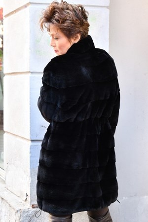 ​Levinsky Fur. Style: Rossario Sheared. Saga Mink / Kopenhagen Fur. Sc. Black Sheared/ klippet Mink Fe. Str. S/M. Exclusive Pris: 29.995,- SALE: 15.000,-