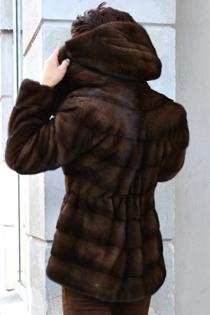 ​​Levinsky Fur. Style: Trinity 73 / Zipper. Saga Mnik / Kopenhagen Fur. Colour: Sc. Brown. Luxury Fur: 24.995,-