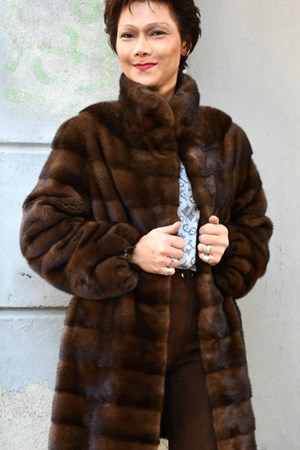 Levinsky Fur. Style: Rossario. Saga Mnik / Kopenhagen Fur. Colour: Sc. brown. Luxury Fur: 24.995,- SALE: 17.000,-