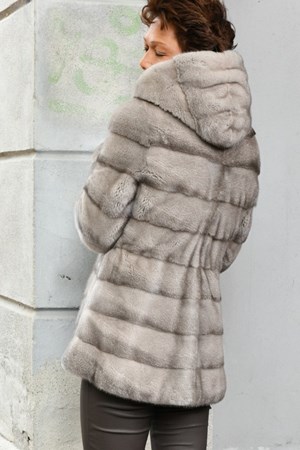 Levinsky Fur. Style: Trinity 73 / Zipper. Saga Mink / Kopenhagen Fur. NaturSilverblue. Luxury Fur: 25.995,- SALE: 17.000,-