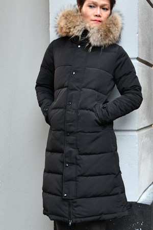 ​ROCKANDBLUE Dunfrakke. Style: Lizzie Coat. Black / Natural Raccoon. SALE:  3.199,-