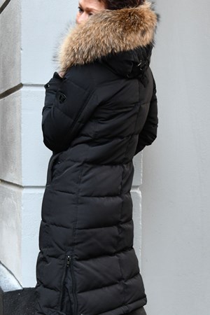 ​ROCKANDBLUE Dunfrakke. Style: Lizzie Coat. Black / Natural Raccoon. Limited Edition: 3.999,- V.I.P. Pris: 3.699,-