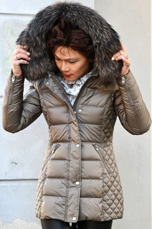 ROCKANDBLUE dunjakke. Style: Beam Mid. Mud  Greyish Raccoon. Need-To-Have: 2.999,- Pre-Winther-Sale: 2.399,- / Faux Fur:  1.919,-