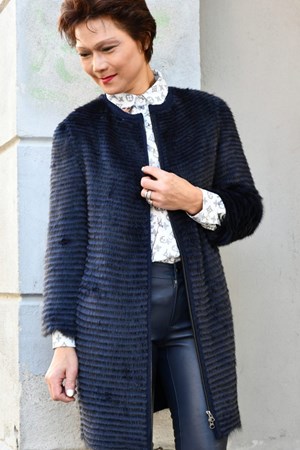 Levinsky Fur. Model: 1500B. Kopenhagen Fur. Dark Navy. Str. S/M. Spar: 50%. Pre-Winther-Sale: 5.000,-