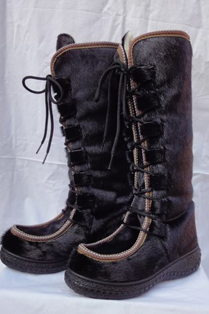 Great Greenland. Style: Etnic Long. Grønlandsk sæl / Harp-Sæl. Must Have: 3.299,-. (Spar: 10% V.I.P. Followers )