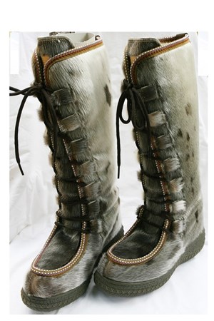 Great Greenland. Style: Etnic Long. Grønlandsk sæl / Harp-Sæl. Must Have: 3.299,-. (Spar: 10% V.I.P. Followers )