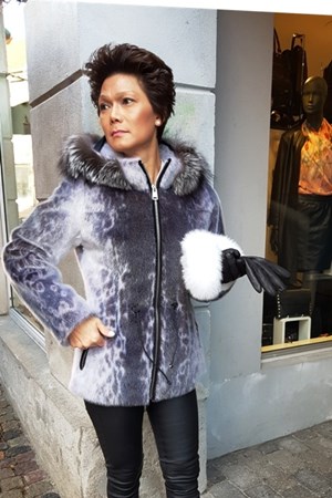 Levinsky Fur. Model: Rock II Zip 73. Grønlandsk Ringsæl / Silverfox. limited Edition: 10,995,-