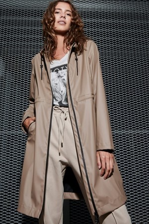 Notyz Raincoat. Style 40.358. Taupe. Must Have: 999,- Spar: 20% V.I.P. Followers