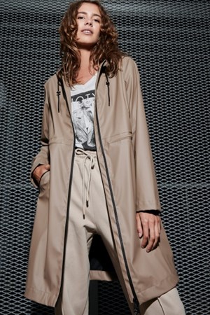 Notyz Raincoat. Style 40.358. Taupe.   Need-To-Have: 999,- Spar: 20% V.I.P. Rabat