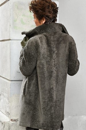 Levinsky Fur. Style: Aberdeen. Curly Lamb. Army / Olive. Spar: 29%. Pre-Winther-Sale: 5.000,-