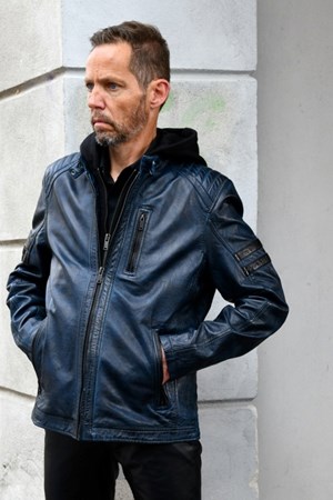 ​SAKI Herre skindjakke. Style: Gordon. Night Blue. ​SAKI Herre skindjakke. Style: Gordon. Night Blue. Black Friday Special: 1.499,-