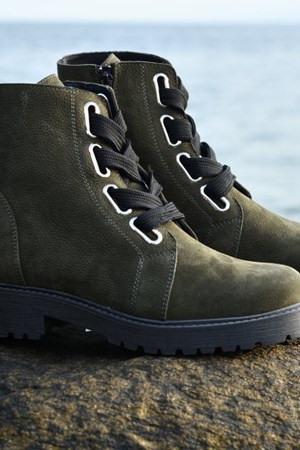 ​Bella Moda Boots. Style: V-23653. Olive Army / Nubuck. Must have. 1.299,- (Spar 10% V.I.P.. member)