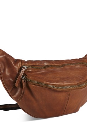 Pia Ries Bumbag. Style: 064. Dark Cognac. Best Seller: 899,- (Spar: 20% V.I.P. Rabat)